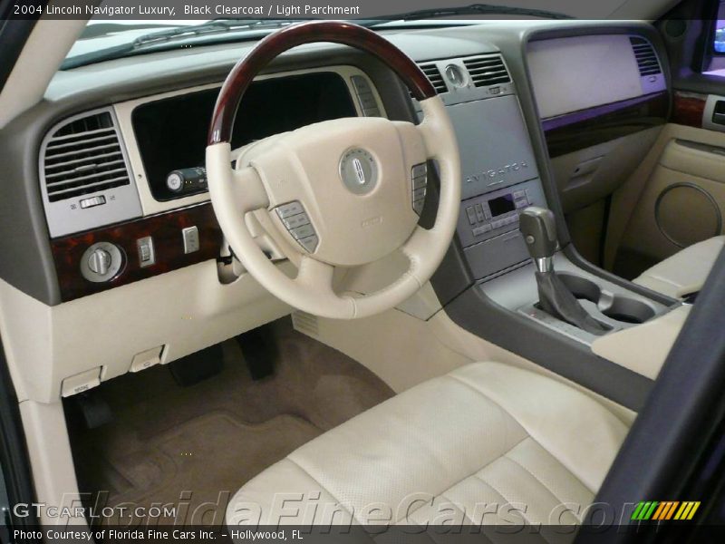 Black Clearcoat / Light Parchment 2004 Lincoln Navigator Luxury