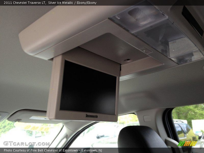 Silver Ice Metallic / Ebony/Ebony 2011 Chevrolet Traverse LT