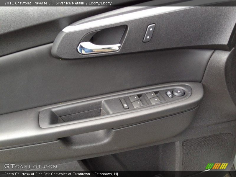 Silver Ice Metallic / Ebony/Ebony 2011 Chevrolet Traverse LT
