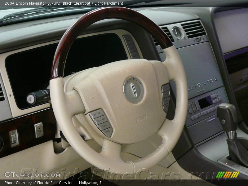Black Clearcoat / Light Parchment 2004 Lincoln Navigator Luxury
