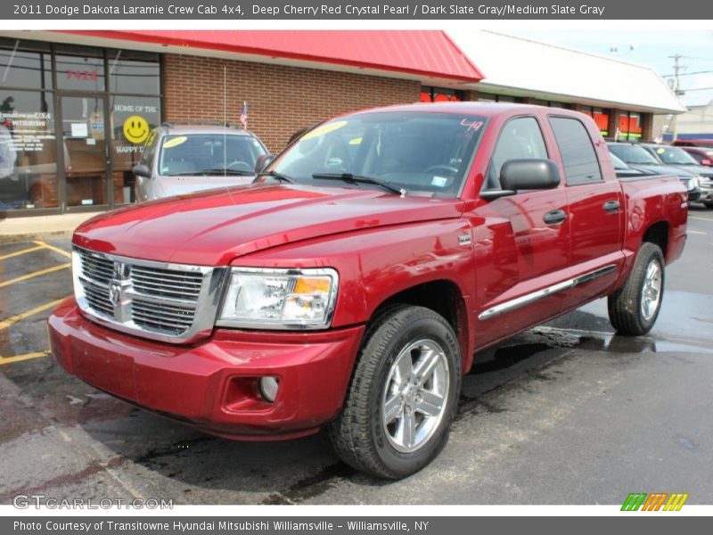 Front 3/4 View of 2011 Dakota Laramie Crew Cab 4x4