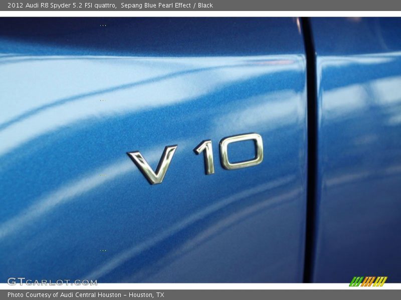  2012 R8 Spyder 5.2 FSI quattro Logo