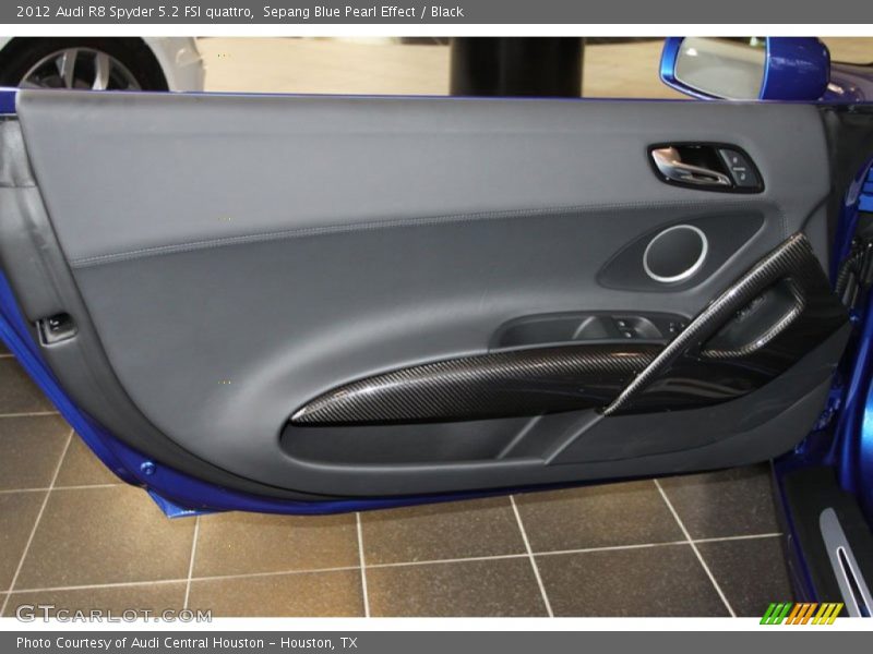 Sepang Blue Pearl Effect / Black 2012 Audi R8 Spyder 5.2 FSI quattro