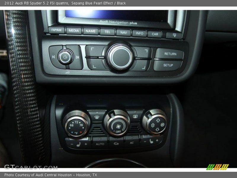 Sepang Blue Pearl Effect / Black 2012 Audi R8 Spyder 5.2 FSI quattro