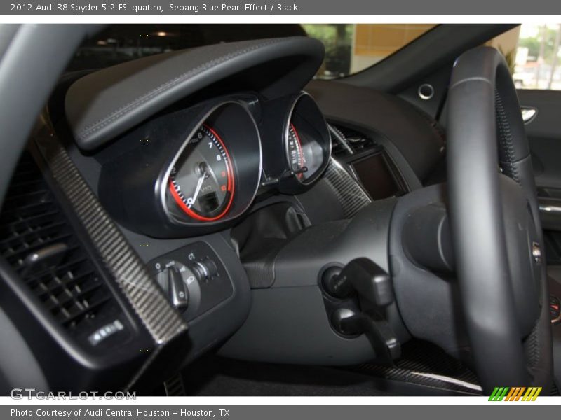 Sepang Blue Pearl Effect / Black 2012 Audi R8 Spyder 5.2 FSI quattro