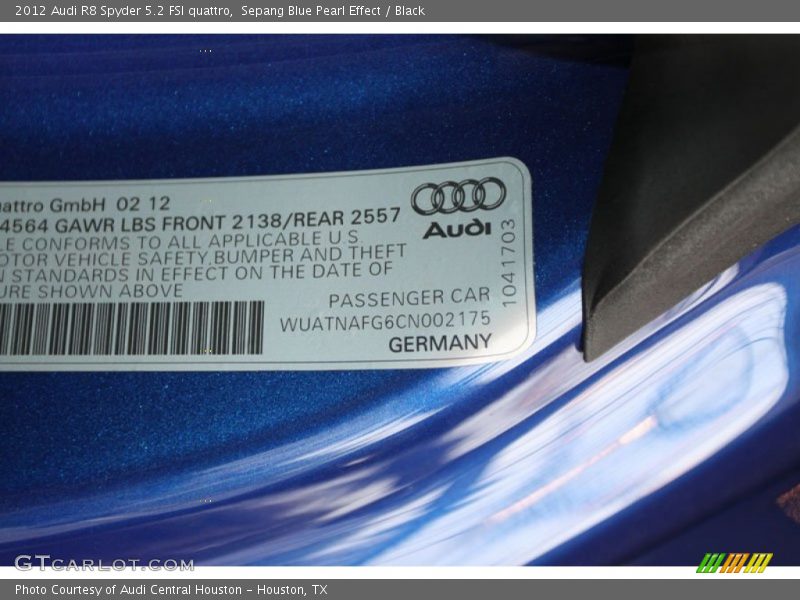 Sepang Blue Pearl Effect / Black 2012 Audi R8 Spyder 5.2 FSI quattro