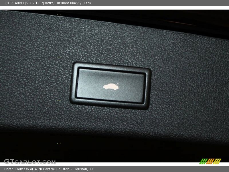 Brilliant Black / Black 2012 Audi Q5 3.2 FSI quattro