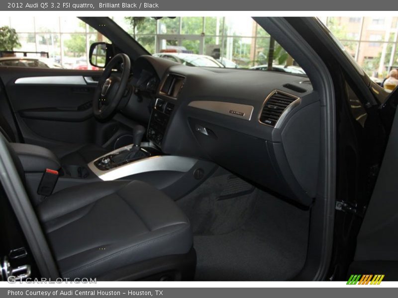 Brilliant Black / Black 2012 Audi Q5 3.2 FSI quattro