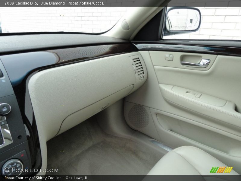 Blue Diamond Tricoat / Shale/Cocoa 2009 Cadillac DTS