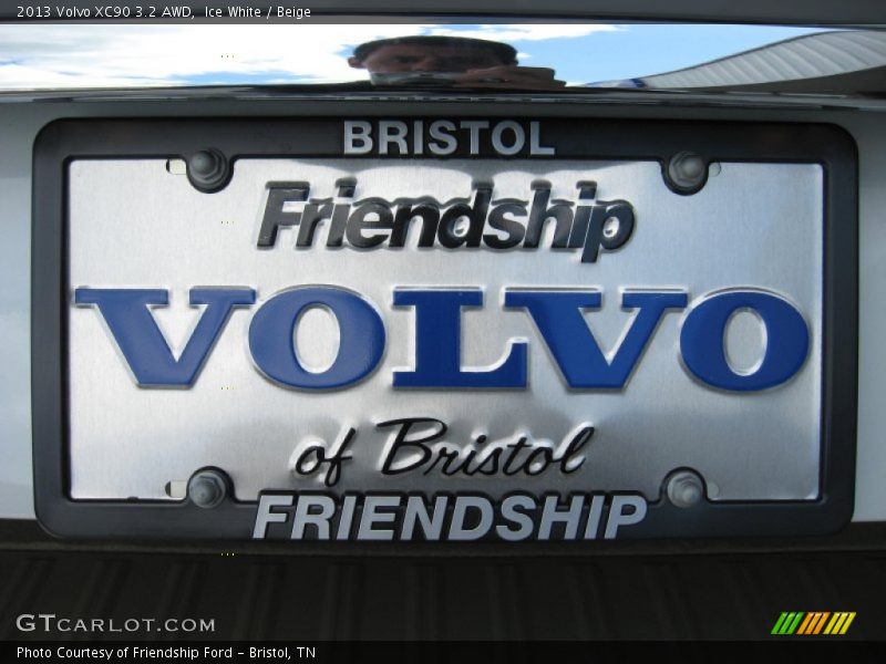 Ice White / Beige 2013 Volvo XC90 3.2 AWD
