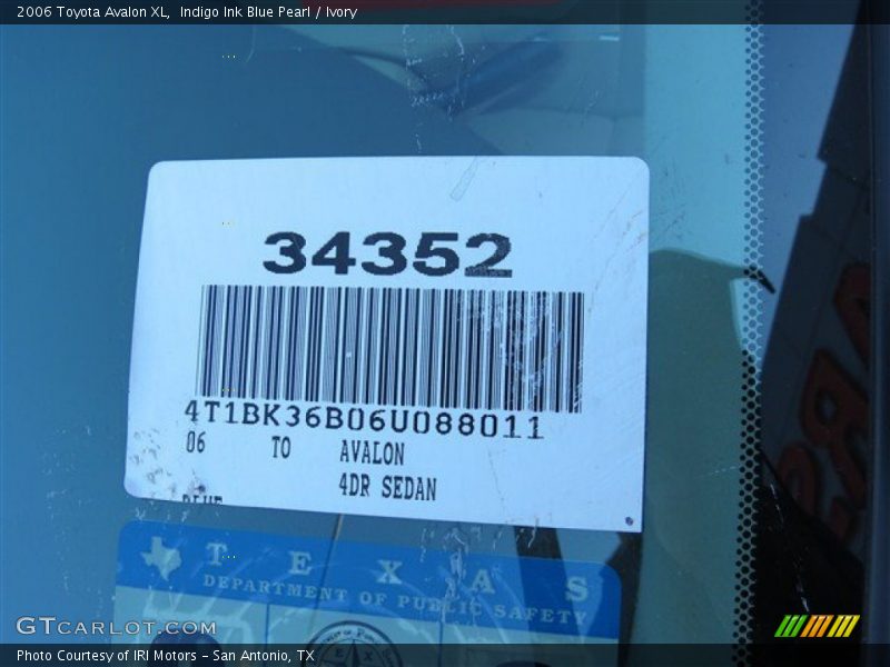 Indigo Ink Blue Pearl / Ivory 2006 Toyota Avalon XL