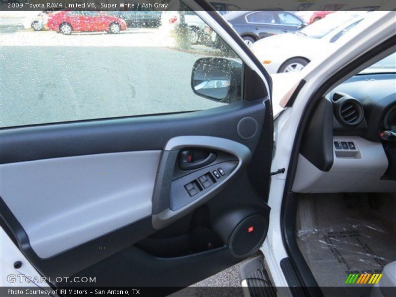 Super White / Ash Gray 2009 Toyota RAV4 Limited V6