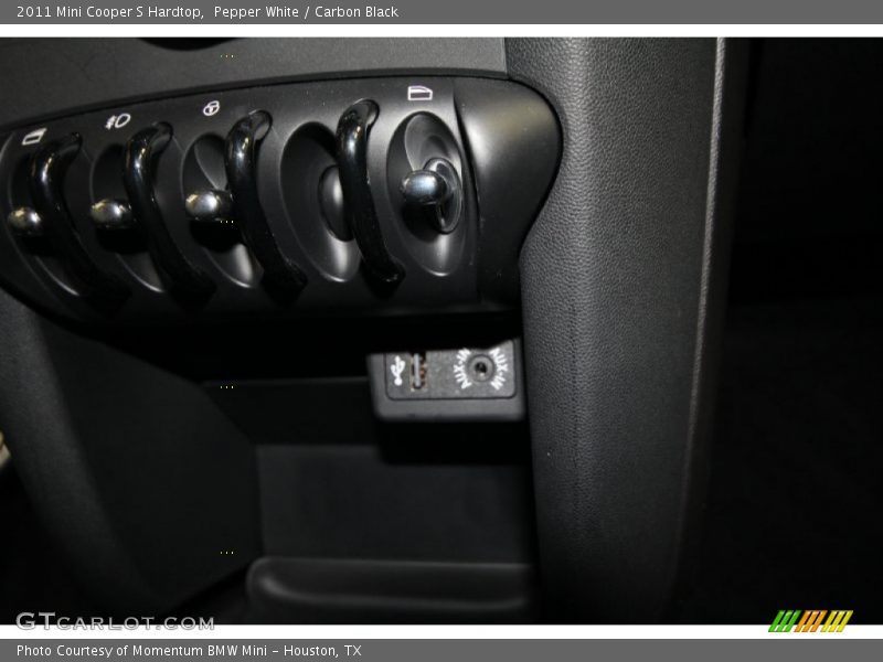 Pepper White / Carbon Black 2011 Mini Cooper S Hardtop