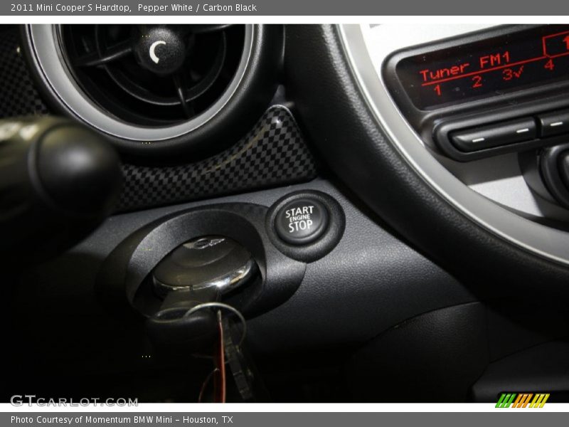 Pepper White / Carbon Black 2011 Mini Cooper S Hardtop