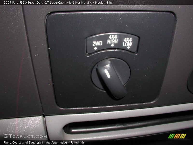 Controls of 2005 F350 Super Duty XLT SuperCab 4x4