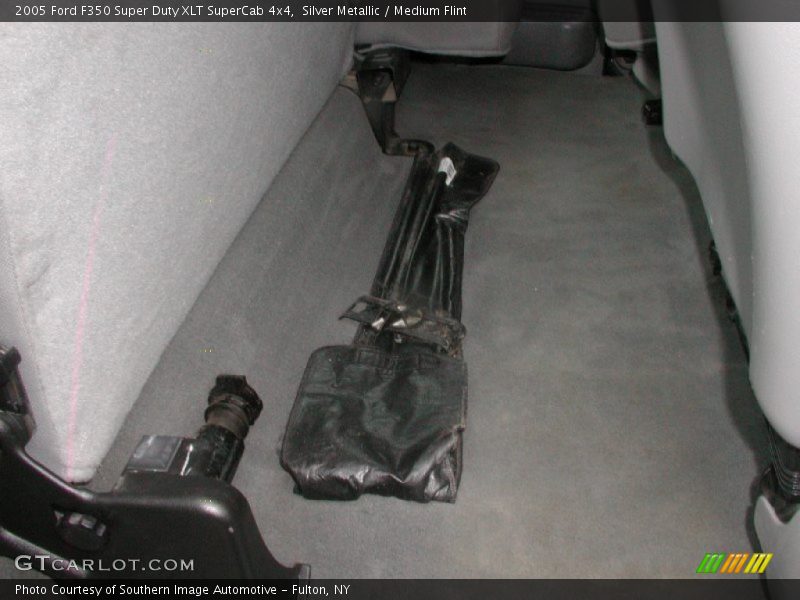 Tool Kit of 2005 F350 Super Duty XLT SuperCab 4x4
