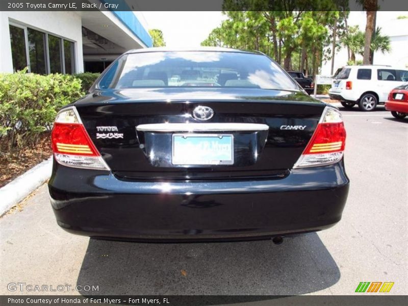 Black / Gray 2005 Toyota Camry LE