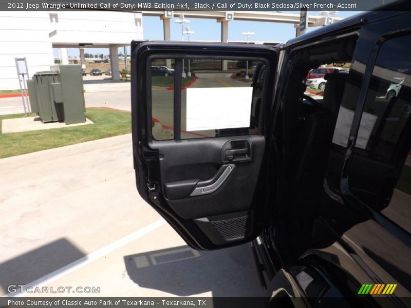 Black / Call of Duty: Black Sedosa/Silver French-Accent 2012 Jeep Wrangler Unlimited Call of Duty: MW3 Edition 4x4