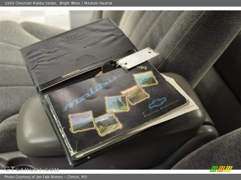 Bright White / Medium Neutral 1999 Chevrolet Malibu Sedan