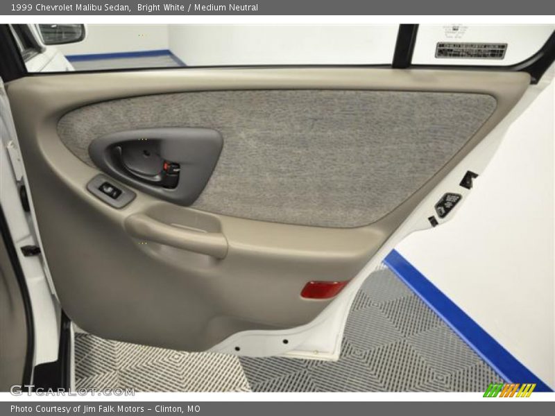 Bright White / Medium Neutral 1999 Chevrolet Malibu Sedan