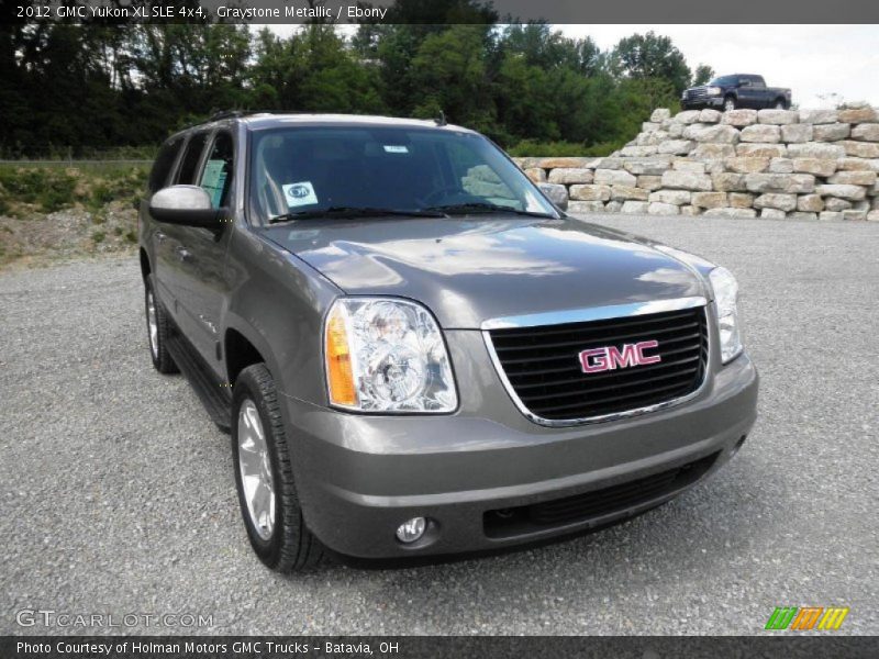 Front 3/4 View of 2012 Yukon XL SLE 4x4