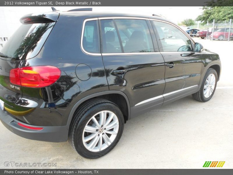 Deep Black Metallic / Black 2012 Volkswagen Tiguan SE