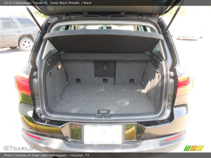 Deep Black Metallic / Black 2012 Volkswagen Tiguan SE