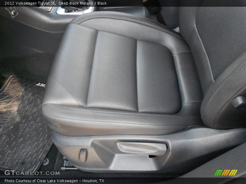 Deep Black Metallic / Black 2012 Volkswagen Tiguan SE