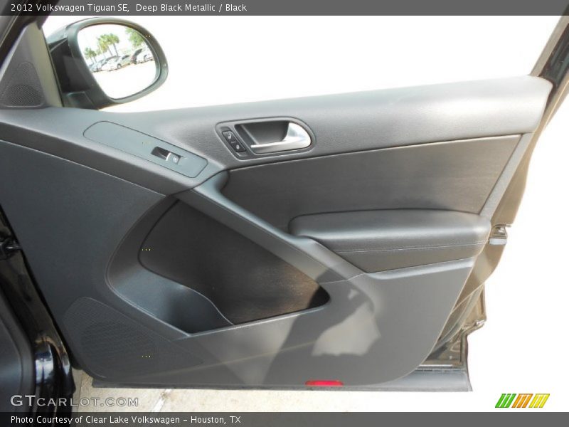 Deep Black Metallic / Black 2012 Volkswagen Tiguan SE