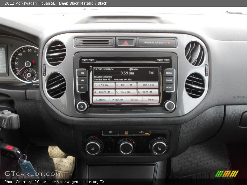 Deep Black Metallic / Black 2012 Volkswagen Tiguan SE