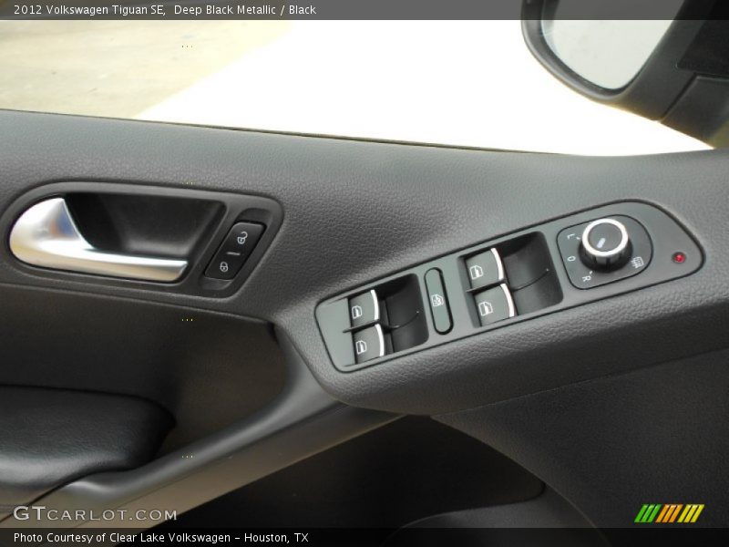 Deep Black Metallic / Black 2012 Volkswagen Tiguan SE