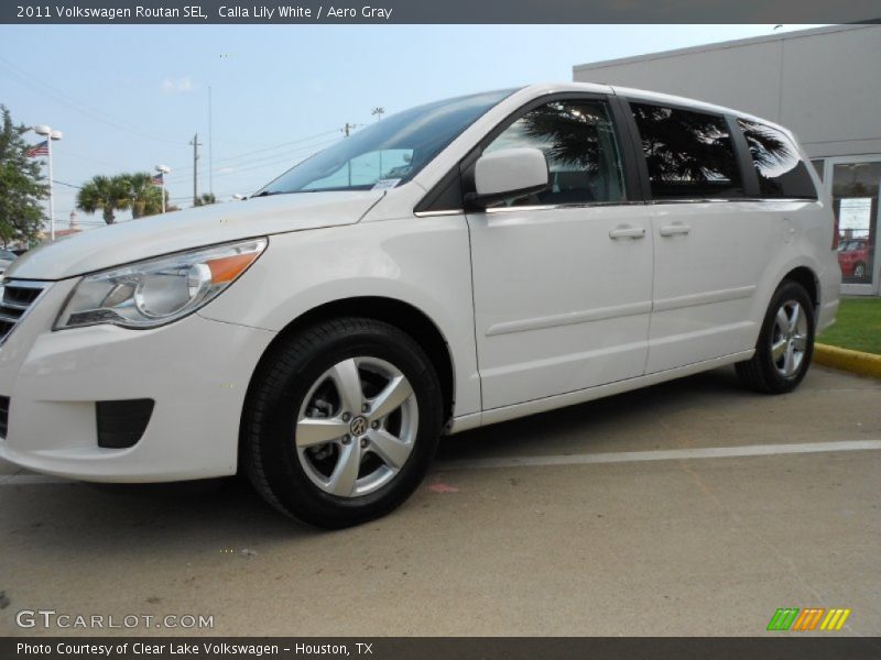 Calla Lily White / Aero Gray 2011 Volkswagen Routan SEL