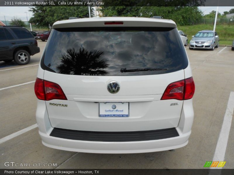 Calla Lily White / Aero Gray 2011 Volkswagen Routan SEL