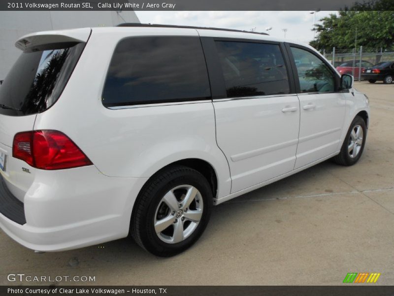 Calla Lily White / Aero Gray 2011 Volkswagen Routan SEL