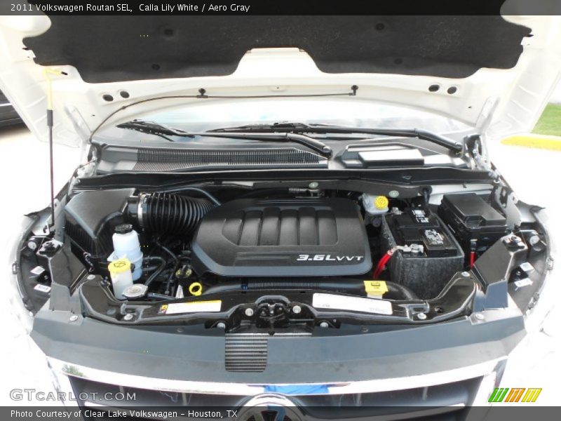 Calla Lily White / Aero Gray 2011 Volkswagen Routan SEL