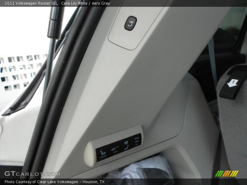 Calla Lily White / Aero Gray 2011 Volkswagen Routan SEL