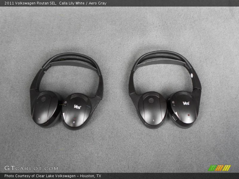 Calla Lily White / Aero Gray 2011 Volkswagen Routan SEL