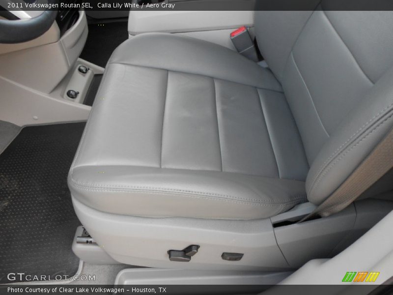 Calla Lily White / Aero Gray 2011 Volkswagen Routan SEL