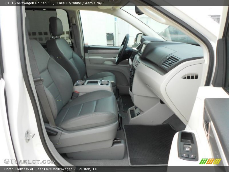 Calla Lily White / Aero Gray 2011 Volkswagen Routan SEL
