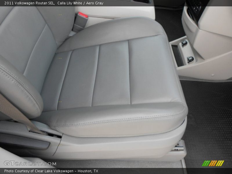 Calla Lily White / Aero Gray 2011 Volkswagen Routan SEL
