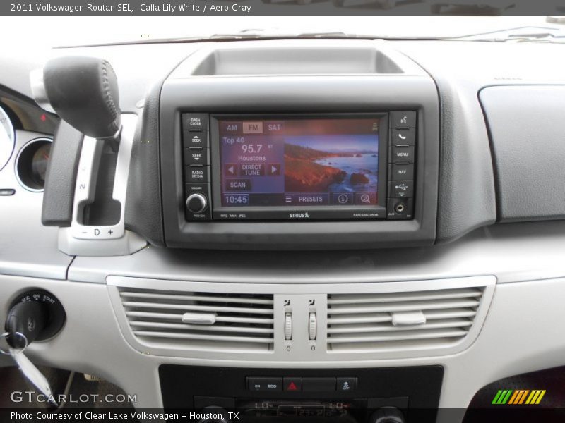 Calla Lily White / Aero Gray 2011 Volkswagen Routan SEL