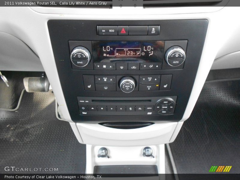 Calla Lily White / Aero Gray 2011 Volkswagen Routan SEL