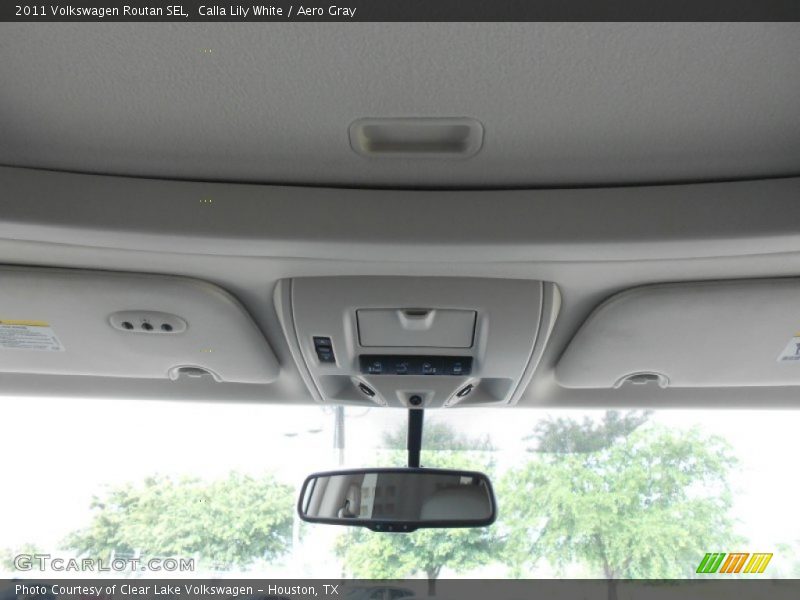 Calla Lily White / Aero Gray 2011 Volkswagen Routan SEL