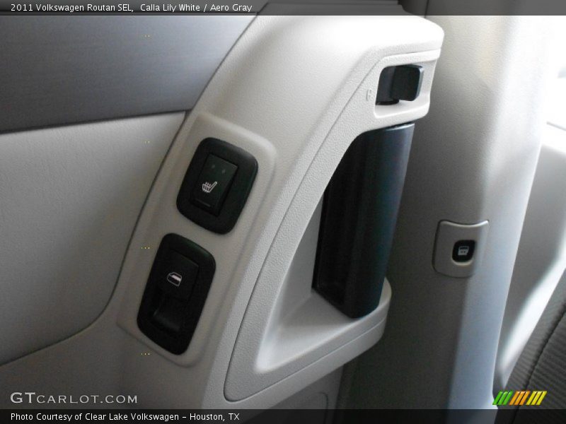 Calla Lily White / Aero Gray 2011 Volkswagen Routan SEL