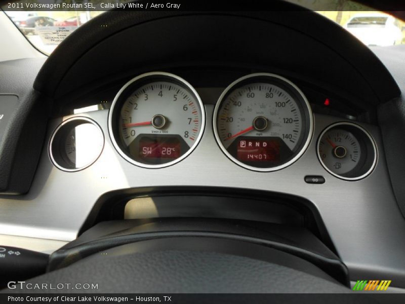 Calla Lily White / Aero Gray 2011 Volkswagen Routan SEL