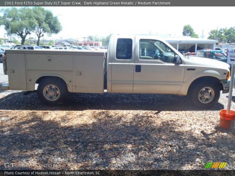 Dark Highland Green Metallic / Medium Parchment 2001 Ford F250 Super Duty XLT Super Crew
