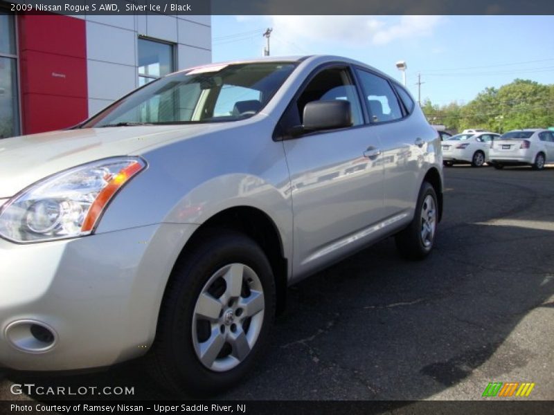 Silver Ice / Black 2009 Nissan Rogue S AWD