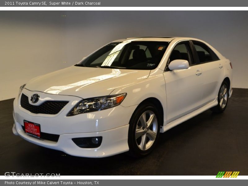 Super White / Dark Charcoal 2011 Toyota Camry SE