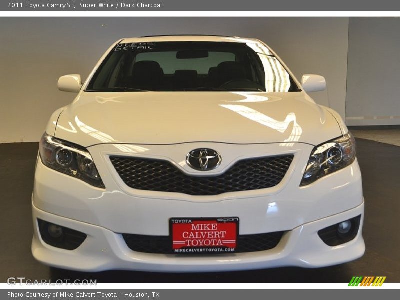 Super White / Dark Charcoal 2011 Toyota Camry SE