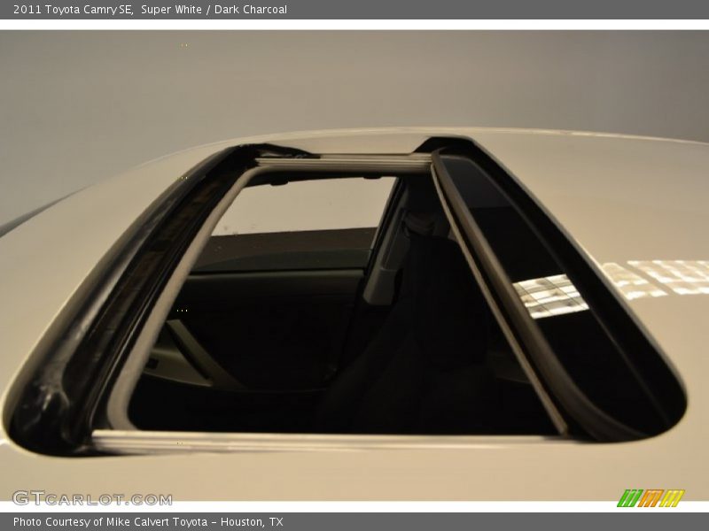 Super White / Dark Charcoal 2011 Toyota Camry SE